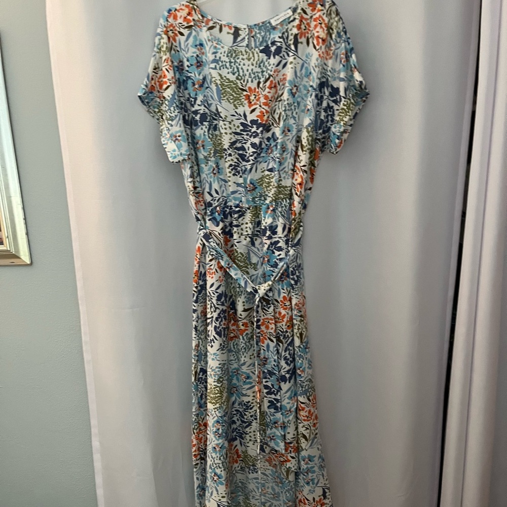 Plus Size 3 x Beautiful Hi Low Floral Dress.